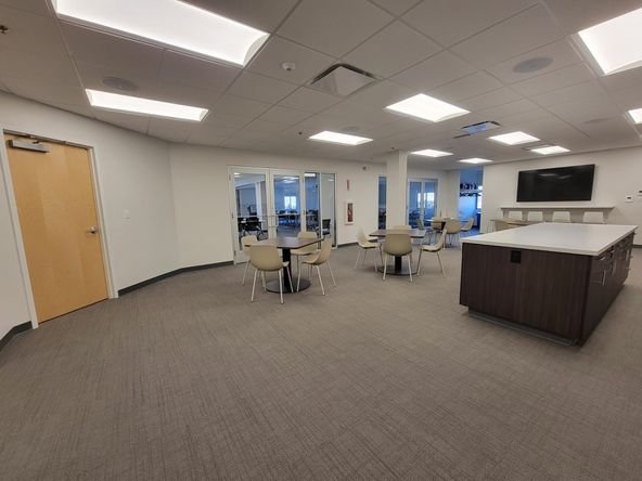 Route 1 Office Building: 18 Washington St, Foxboro, MA 02035